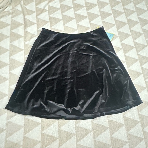 CeCe
Velvet A-Line Mini Skirt - Picture 3 of 5